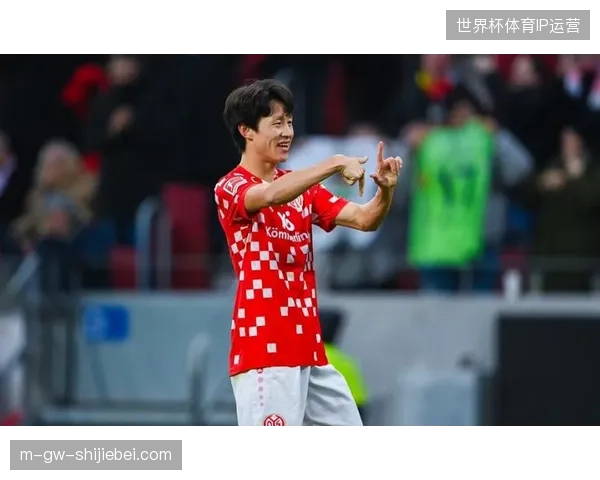 李在城凭借在美因茨的全面数据，将在三中卫体系中扮演衔接中前场、串联进攻的关键角色